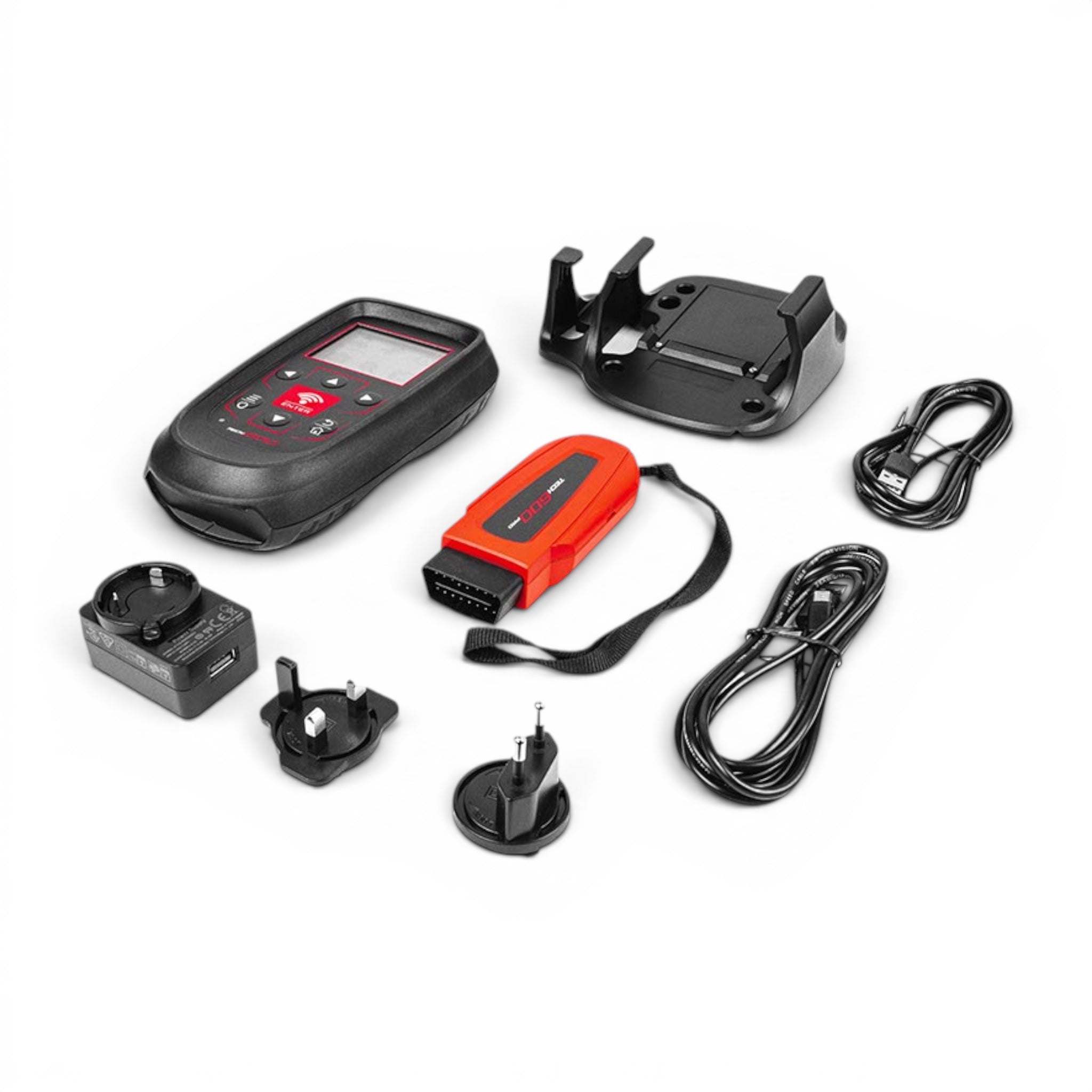 Bartec® TECH600 TPMS Cihazı kutu içeriği: Kablosuz akıllı ve hızlı şarj ünitesi, kablosuz OBDII bağlantı modülü, güç adaptörü ve priz uçları, data kablosu parçalarından oluşur.