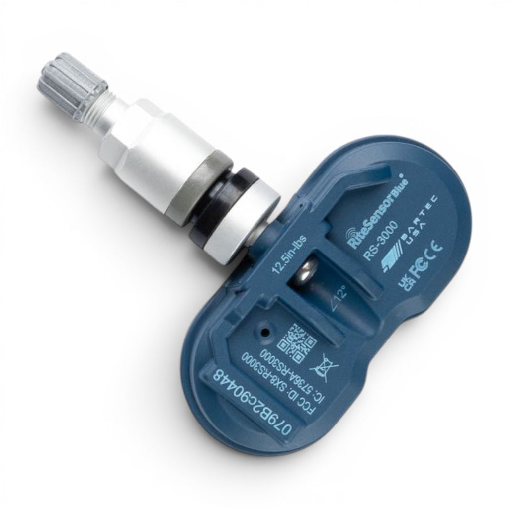 RiteSensor BLUE® TESLA uyumlu Bluetooth® TPMS lastik basınç sensörü, gümüş gri. Çapraz detay görünüm.