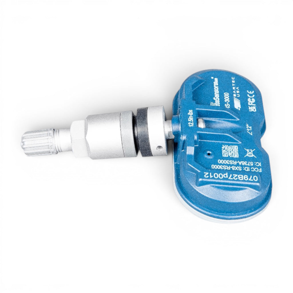 RiteSensor BLUE® Tesla uyumlu Bluetooth® TPMS sensörü, gümüş gri çelik sibop. Yatay detaylı görünüm.