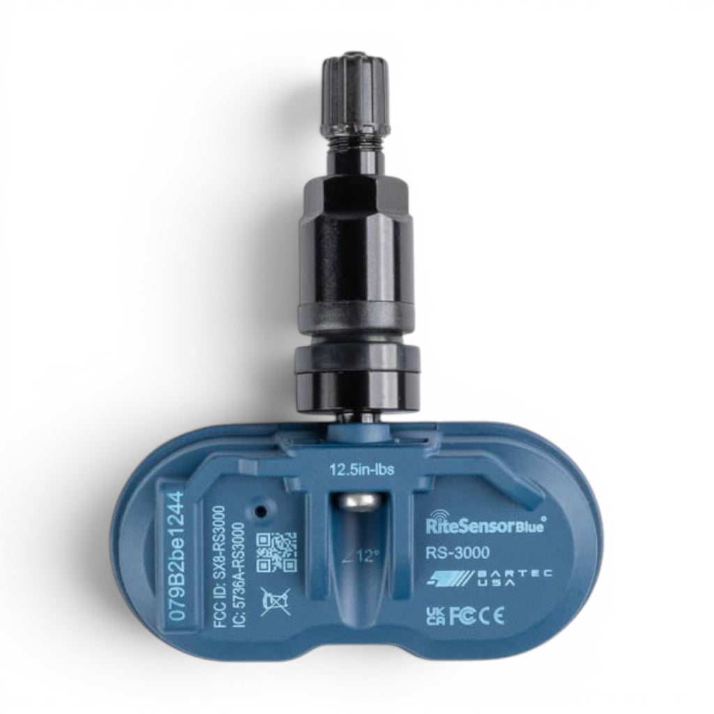 RiteSensor BLUE® TESLA uyumlu Bluetooth® TPMS lastik basınç sensörü, siyah. Yakın çekim.